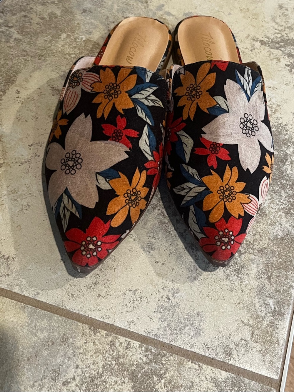 Super cute floral mules. Size 6